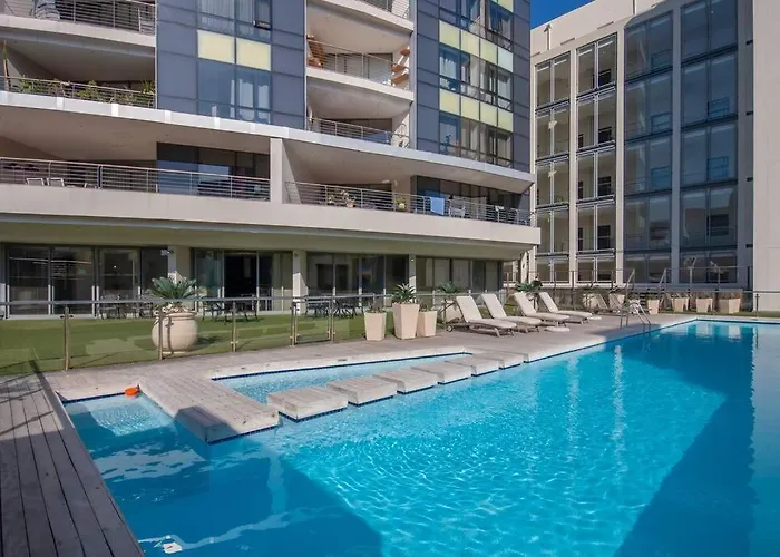 City Life Apartment With Rooftop Pool!