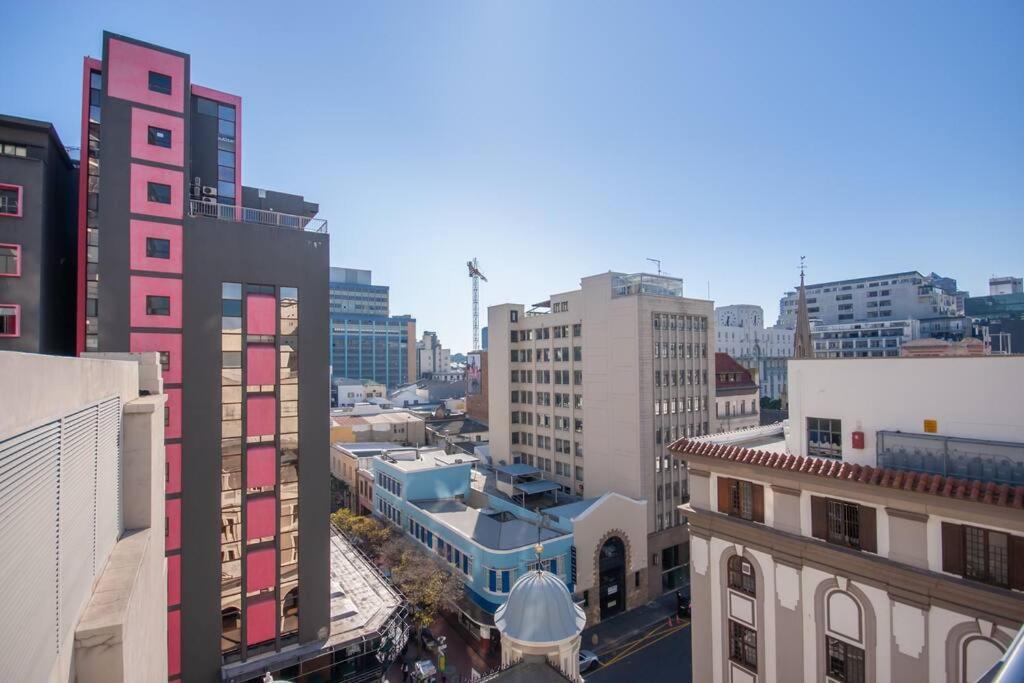 Life With Rooftop Pool! Cape Town