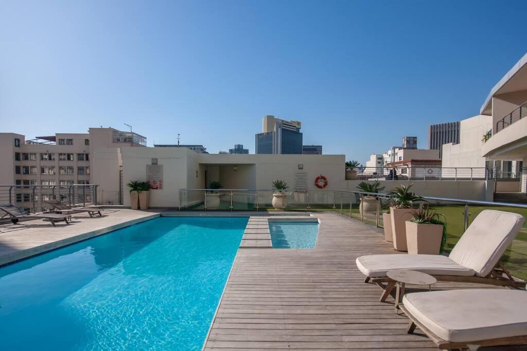 Apartment Life With Rooftop Pool!